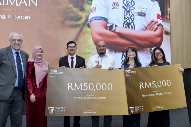 Cikgu Muhammad Hafizu Aiman receiving the RISE Educator Award 2026