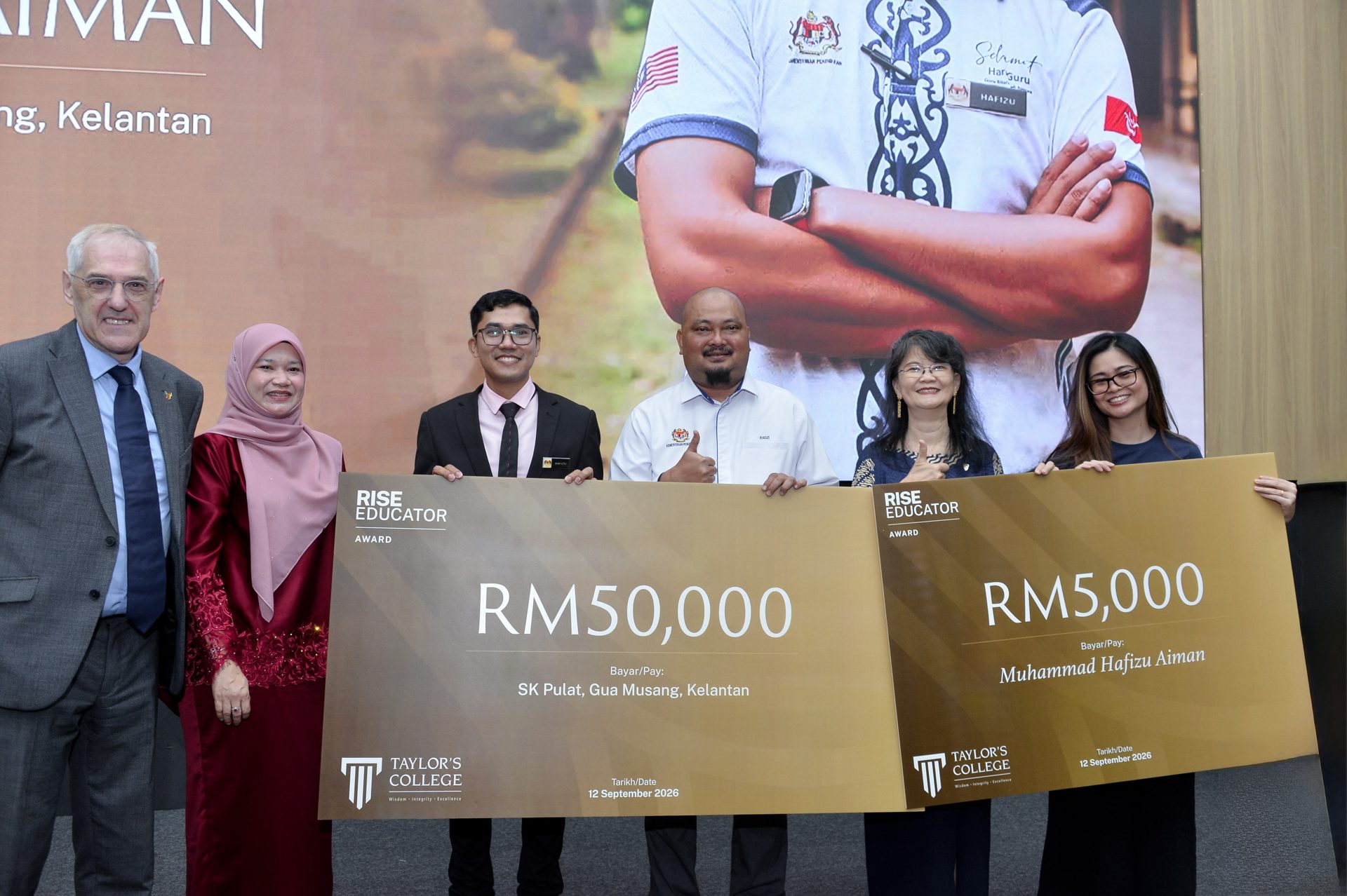 Cikgu Muhammad Hafizu Aiman receiving the RISE Educator Award 2026